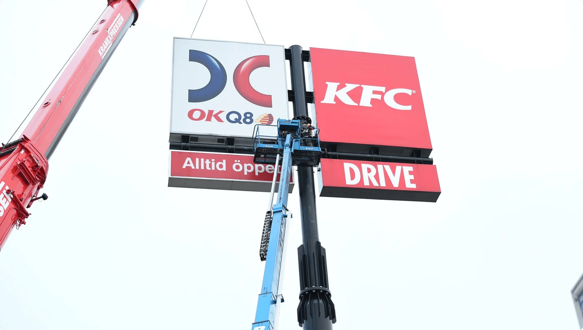 Installation of commercial pylon and signage